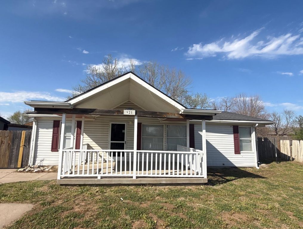 928 W SUMMEY ST, Haysville, KS 67060