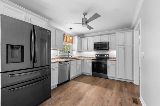 821 Luxemburg Dr, Hermitage, TN 37076