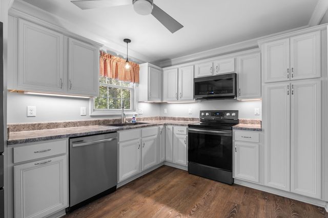 821 Luxemburg Dr, Hermitage, TN 37076
