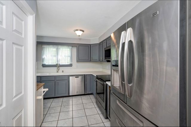 138 Malinda Dr, Abington, MA 02351
