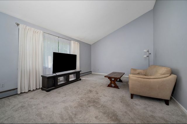 138 Malinda Dr, Abington, MA 02351