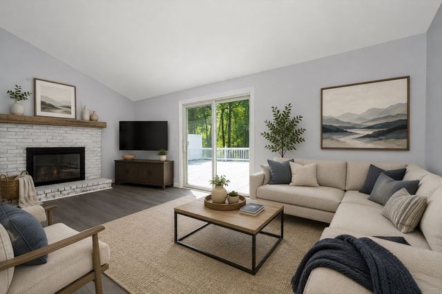 138 Malinda Dr, Abington, MA 02351
