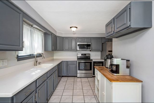 138 Malinda Dr, Abington, MA 02351