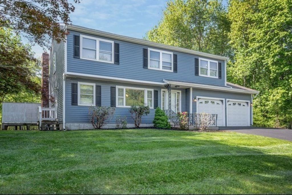 138 Malinda Dr, Abington, MA 02351