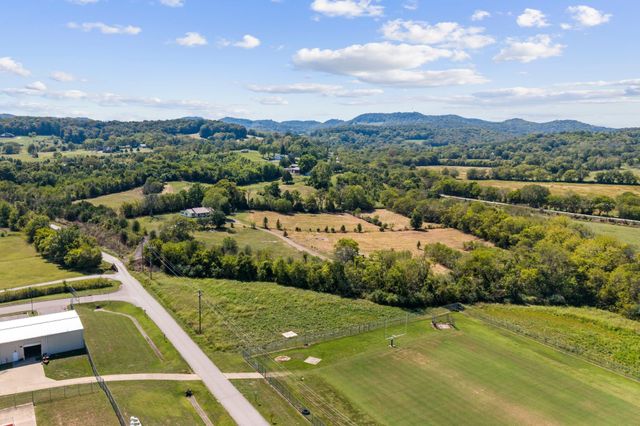 240 Neal Rd, Watertown, TN 37184