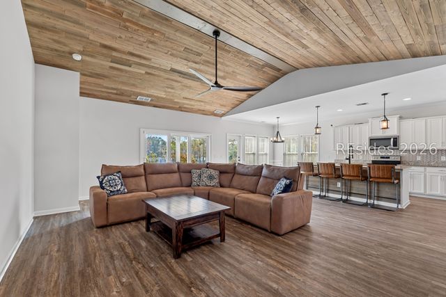 1670 Osprey Lake Cir, Hardeeville, SC 29927