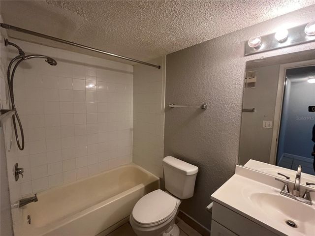 2755 COCONUT BAY LN LANE 128, Sarasota, FL 34237