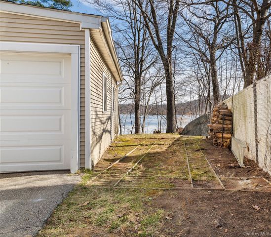 4 S Lake Drive, Patterson, NY 12563