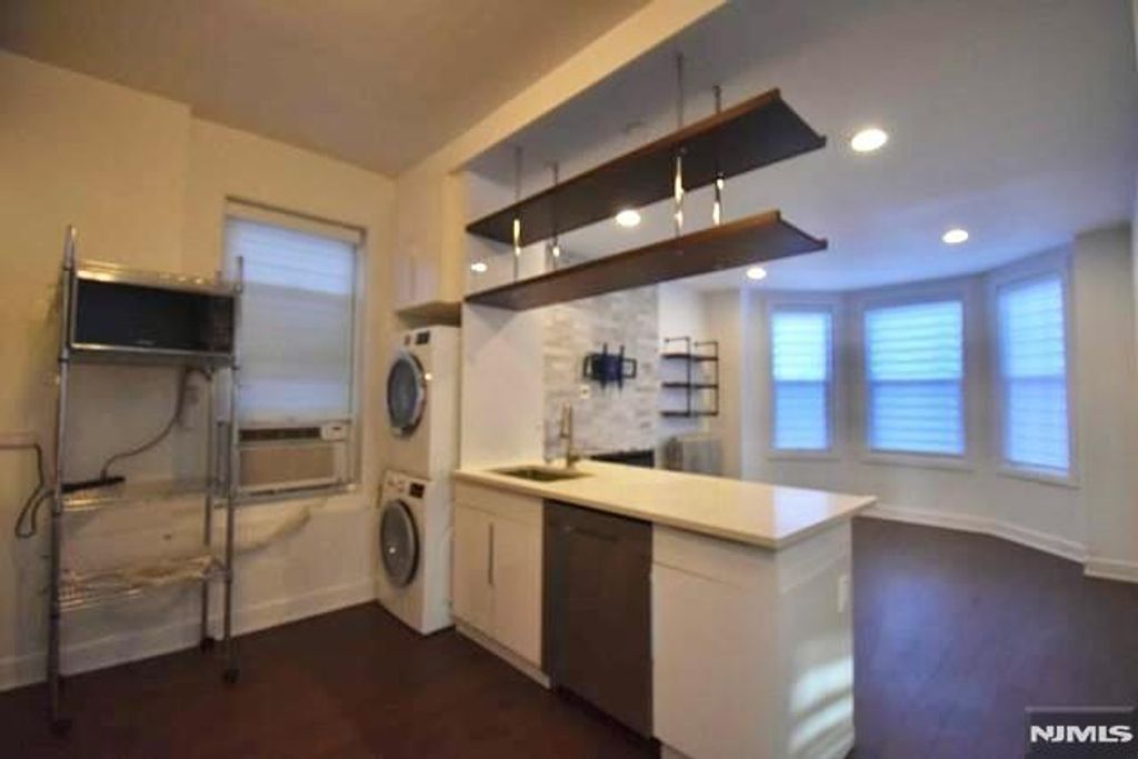 228 Maple Street 2, Weehawken, NJ 07086