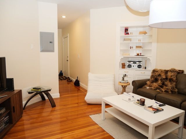 10 Beals 2, Brookline, MA 02446