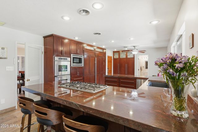 19 E CANTERBURY Court, Phoenix, AZ 85022