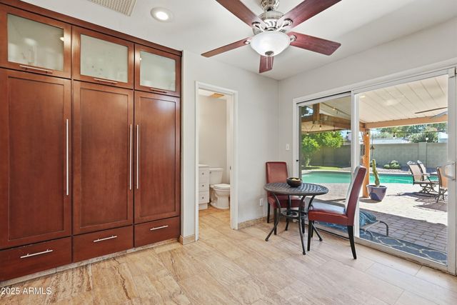 19 E CANTERBURY Court, Phoenix, AZ 85022