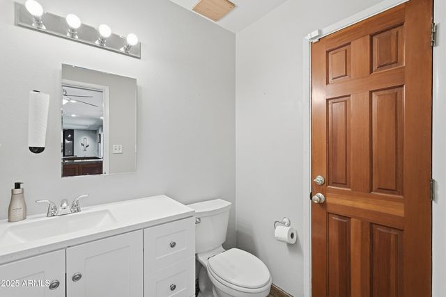 19 E CANTERBURY Court, Phoenix, AZ 85022