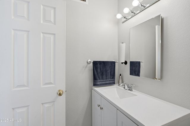 19 E CANTERBURY Court, Phoenix, AZ 85022