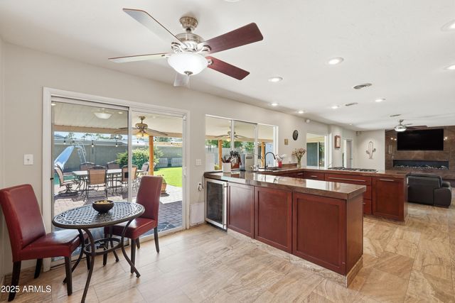 19 E CANTERBURY Court, Phoenix, AZ 85022