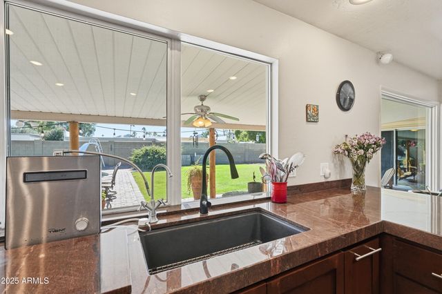 19 E CANTERBURY Court, Phoenix, AZ 85022