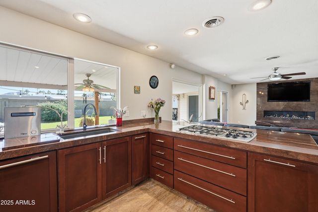 19 E CANTERBURY Court, Phoenix, AZ 85022