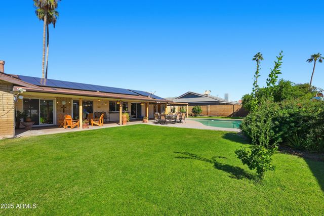 19 E CANTERBURY Court, Phoenix, AZ 85022