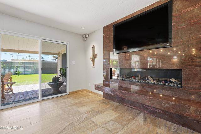 19 E CANTERBURY Court, Phoenix, AZ 85022