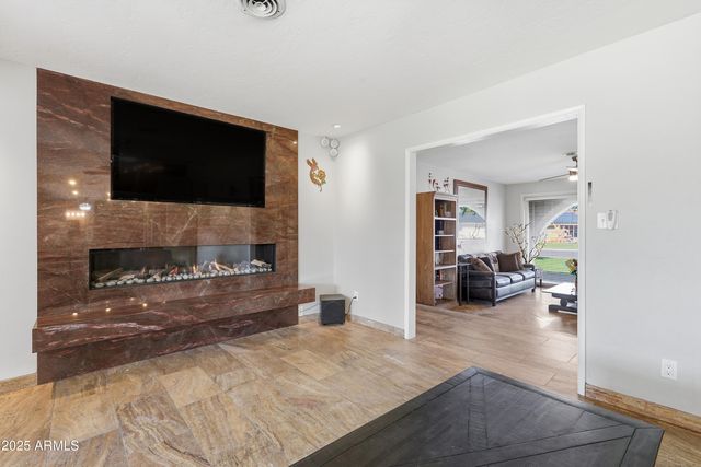 19 E CANTERBURY Court, Phoenix, AZ 85022