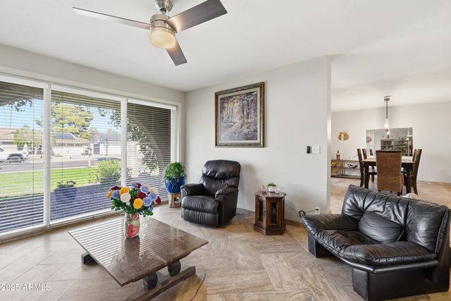 19 E CANTERBURY Court, Phoenix, AZ 85022