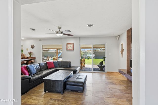 19 E CANTERBURY Court, Phoenix, AZ 85022