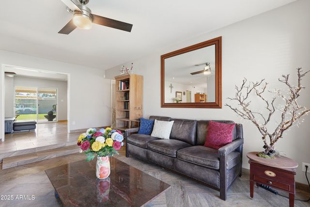 19 E CANTERBURY Court, Phoenix, AZ 85022