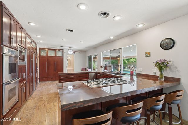 19 E CANTERBURY Court, Phoenix, AZ 85022