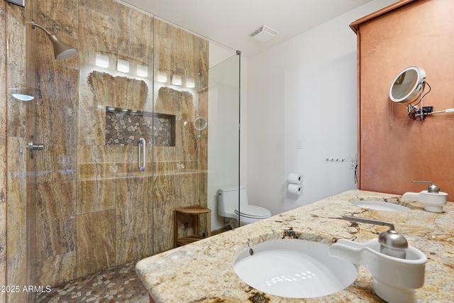 19 E CANTERBURY Court, Phoenix, AZ 85022