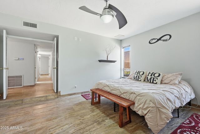 19 E CANTERBURY Court, Phoenix, AZ 85022