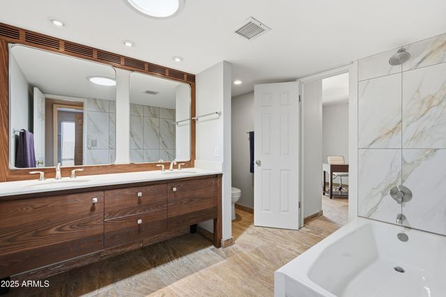 19 E CANTERBURY Court, Phoenix, AZ 85022