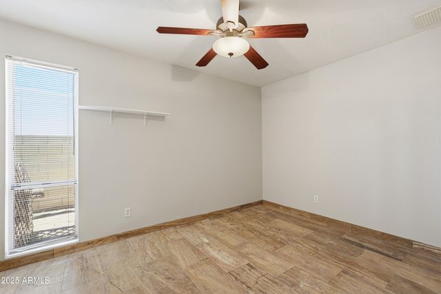 19 E CANTERBURY Court, Phoenix, AZ 85022