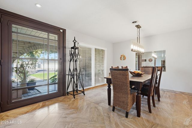 19 E CANTERBURY Court, Phoenix, AZ 85022