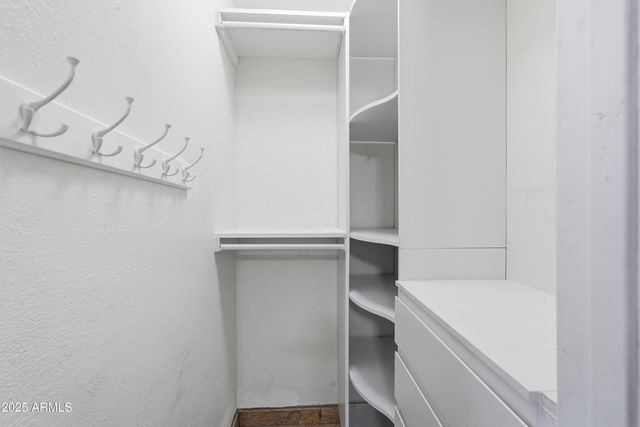 19 E CANTERBURY Court, Phoenix, AZ 85022