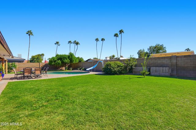 19 E CANTERBURY Court, Phoenix, AZ 85022