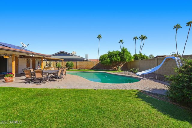 19 E CANTERBURY Court, Phoenix, AZ 85022