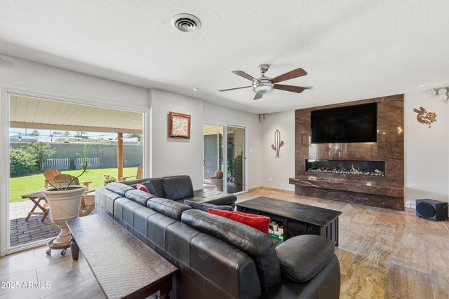 19 E CANTERBURY Court, Phoenix, AZ 85022