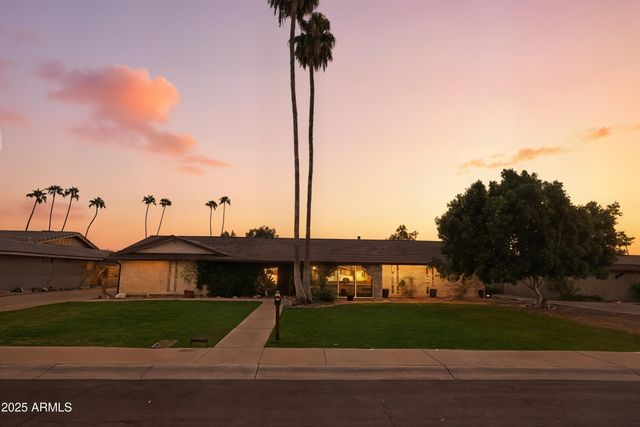 19 E CANTERBURY Court, Phoenix, AZ 85022