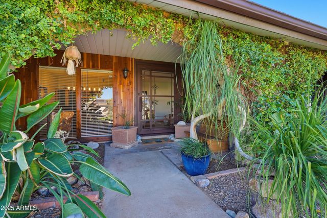 19 E CANTERBURY Court, Phoenix, AZ 85022