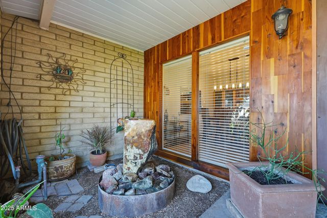 19 E CANTERBURY Court, Phoenix, AZ 85022
