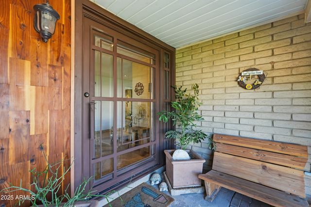 19 E CANTERBURY Court, Phoenix, AZ 85022