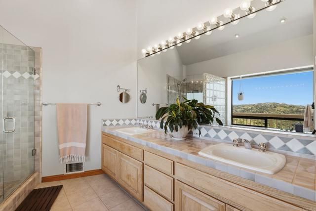 13005 Via Suena, Valley Center, CA 92082