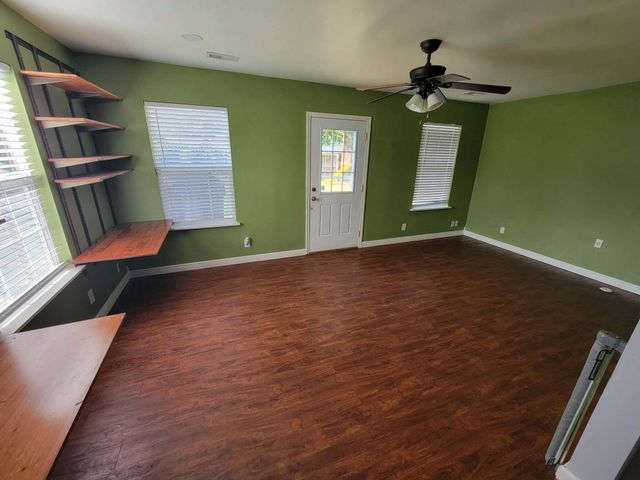 4879 N MONTGOMERY DR, Columbia, MO 65202