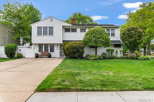 57 Meeting Lane, Hicksville, NY 11801