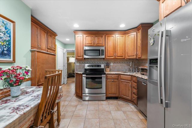 57 Meeting Lane, Hicksville, NY 11801