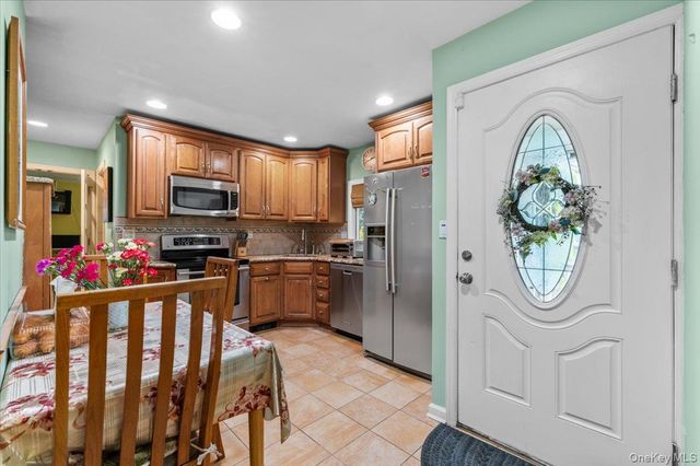 57 Meeting Lane, Hicksville, NY 11801