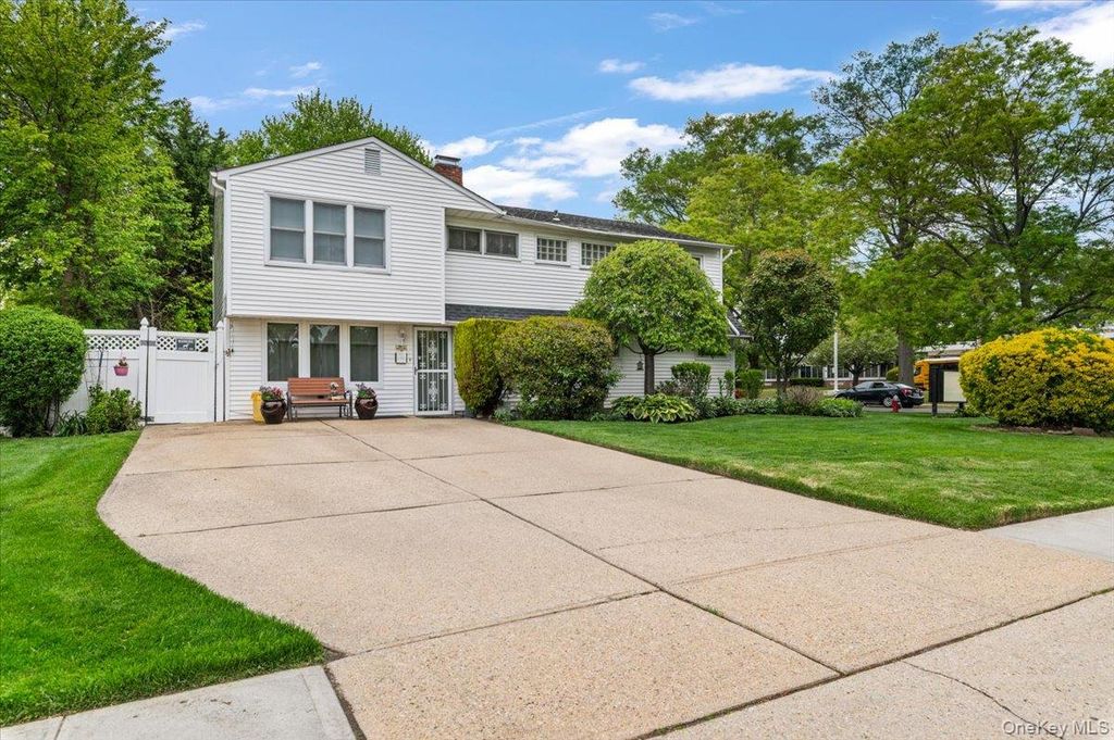 57 Meeting Lane, Hicksville, NY 11801