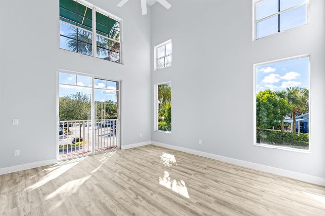 4903 CHANCELLOR Drive 23, Jupiter, FL 33458