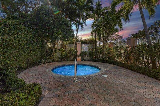 4903 CHANCELLOR Drive 23, Jupiter, FL 33458