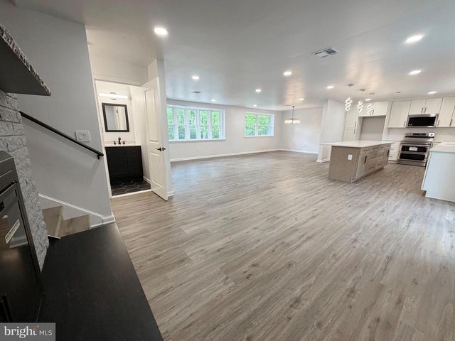 318 MARIENSTEIN RD, Ottsville, PA 18942